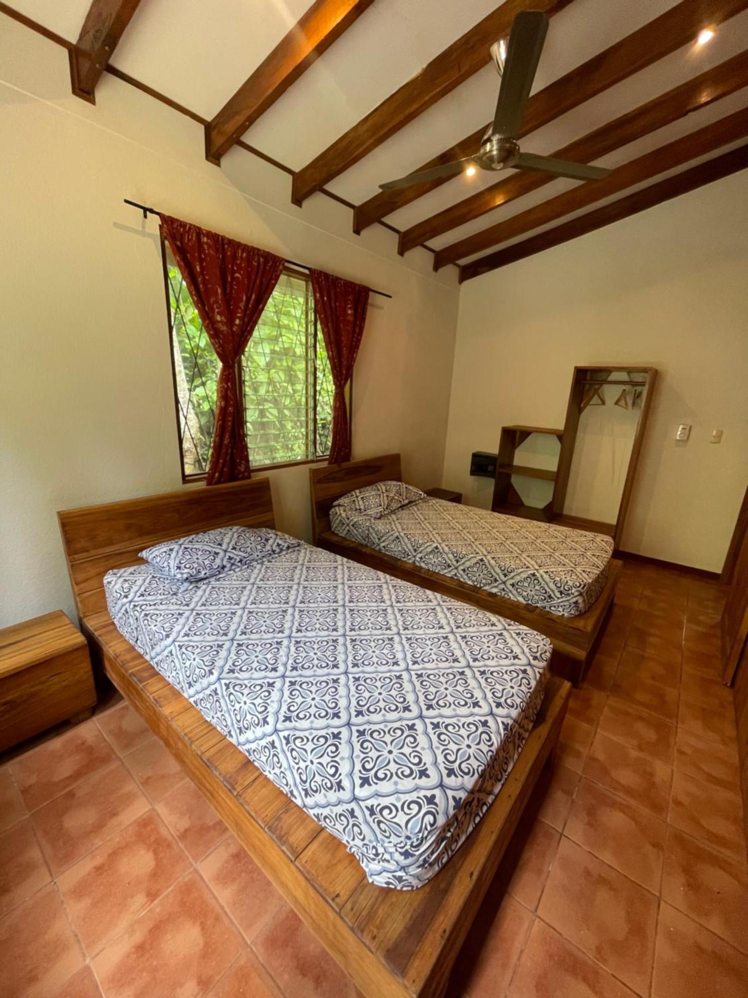 Cabinas Caribe Luna Cahuita Exterior foto