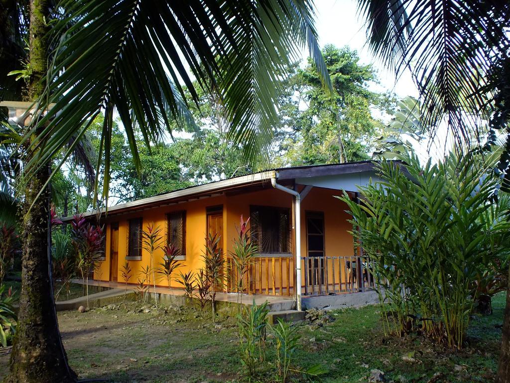 Cabinas Caribe Luna Cahuita Exterior foto